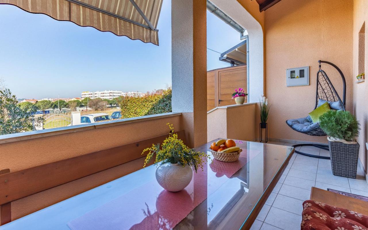 Villa Sweet House With Free Parking à Pula Extérieur photo