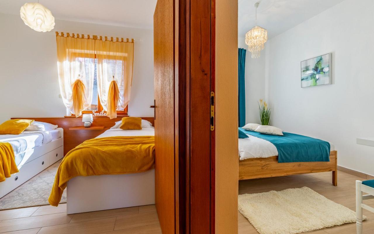 Villa Sweet House With Free Parking à Pula Extérieur photo